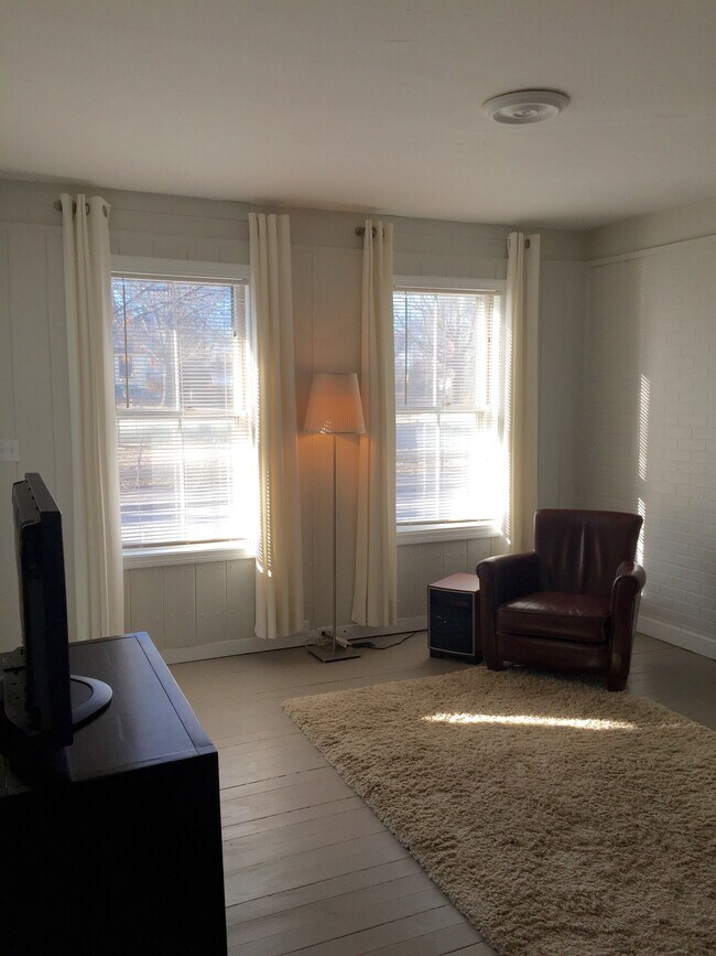 128 Pine St, Portsmouth, NH 03801 - House for Rent in Portsmouth, NH