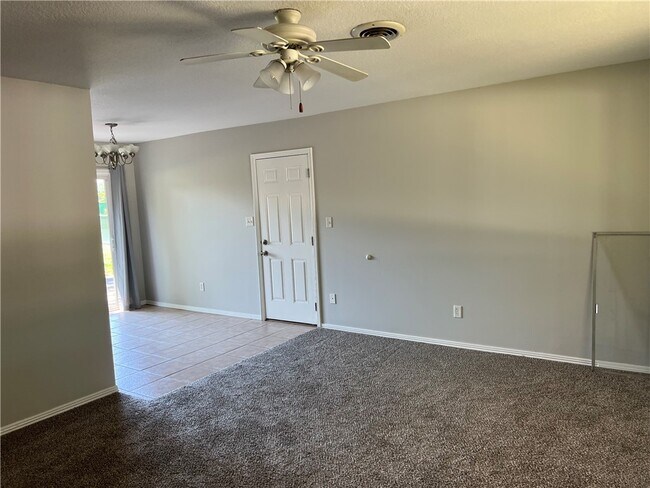 Foto del edificio - 2318 W Twin Springs St