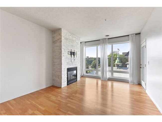 Foto del edificio - 301 Oak Grove St