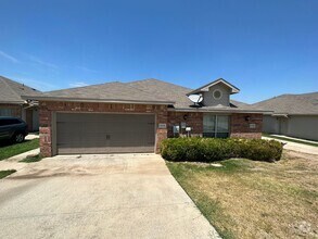 Building Photo - 1046-1048 Newcastle Dr