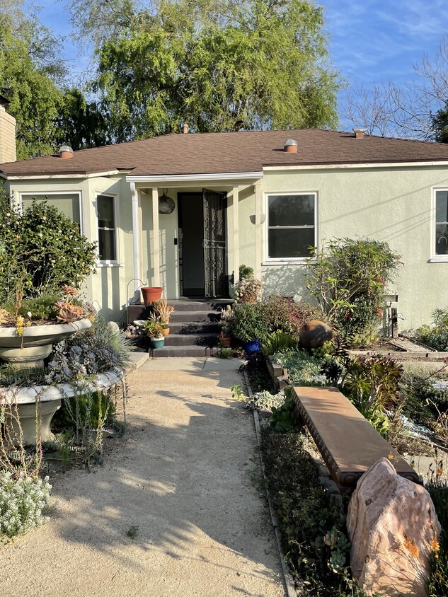 Front Walkway - 2826 El Nido Dr