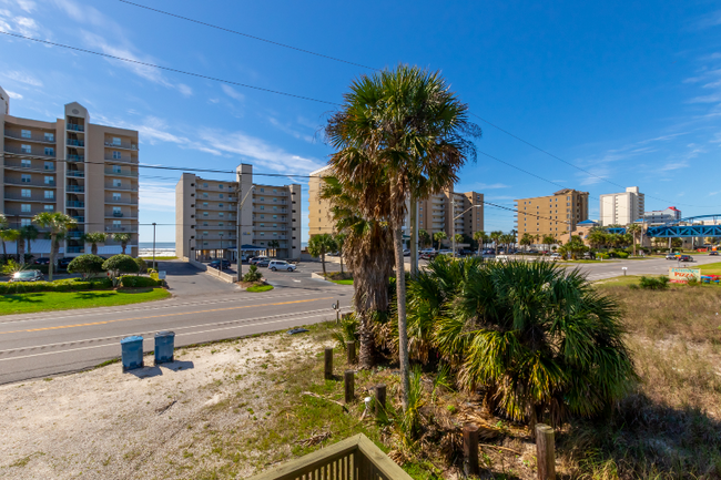 Building Photo - 980 W Beach Blvd