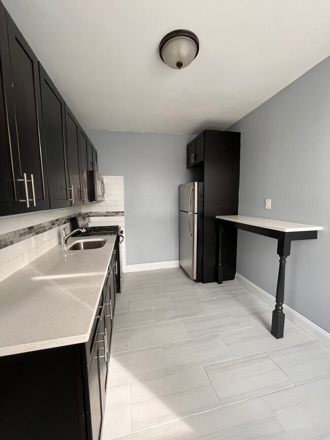 589 Kennedy Blvd Unit 3D - 591 Kennedy Blvd