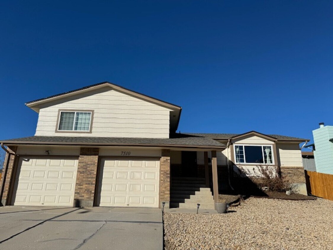 Nice 3 Bedroom Widefield Split Level with AC House Rental in Colorado