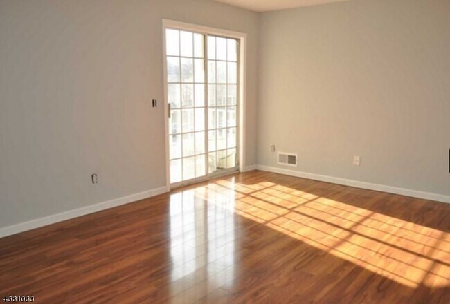 Foto del edificio - 1169 Sycamore Ln