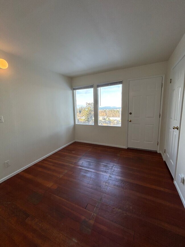 Foto del edificio - Hawks Prairie (3157 Hawks Prairie Rd.)