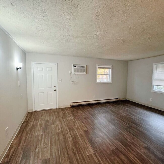 Building Photo - 5008 Alan Dr