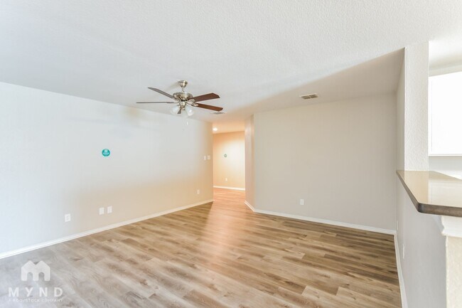Building Photo - 1157 Boxwood Dr