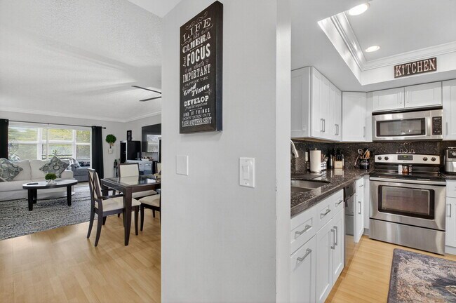 Foto del edificio - 6525 S Oriole Blvd