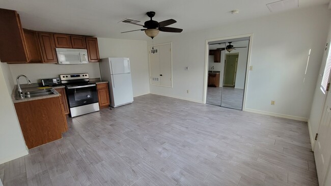 Building Photo - 2914 Copper Ave