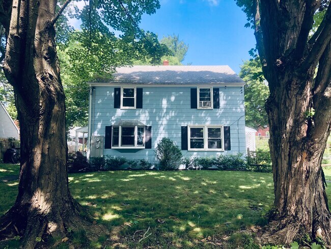 Frente de la casa - 28 Greenlawn Dr