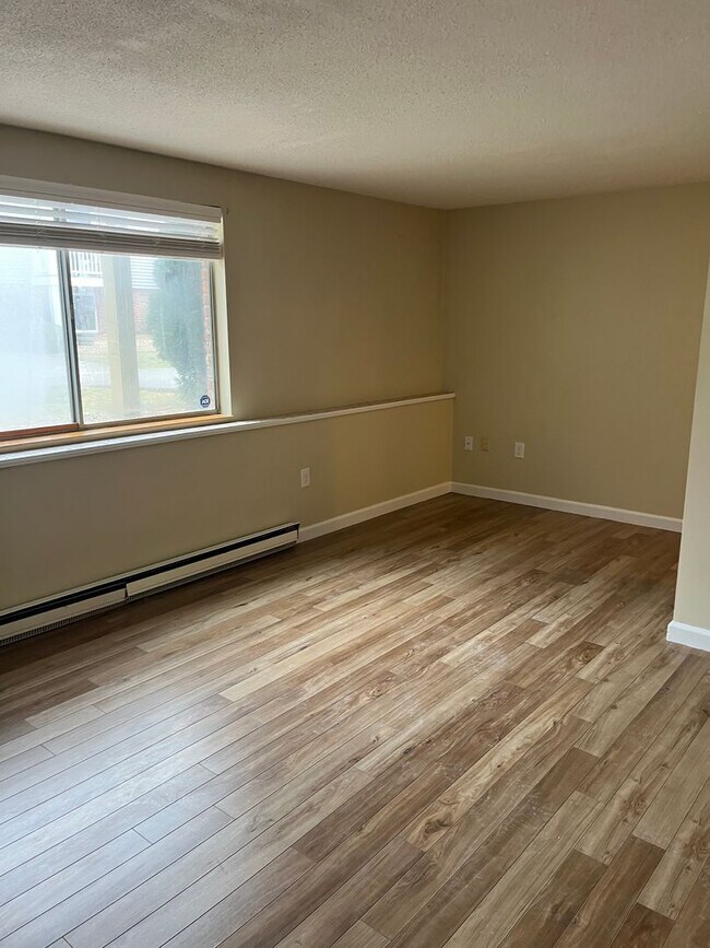 Foto del edificio - Bright & Sunny 2 Ba / 1 Ba Condominium