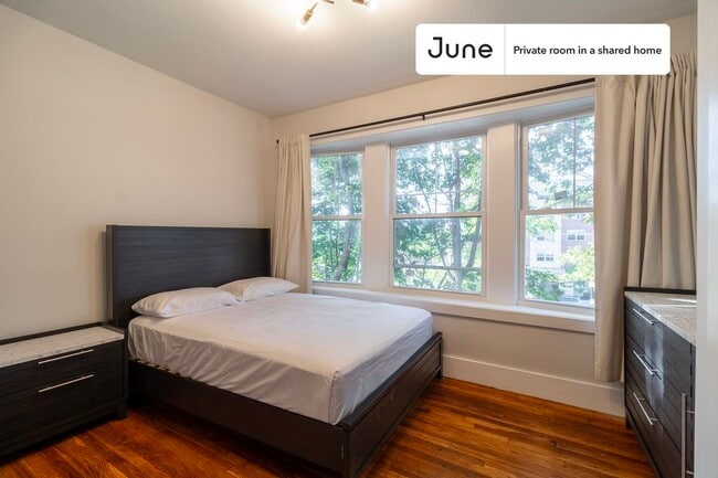 Building Photo - Room in Shared 5 bed/2 bath home in Roxbury
