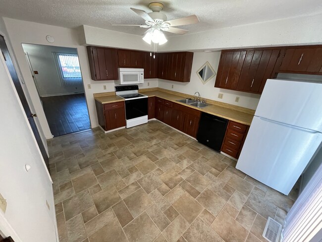 Foto del edificio - 112 Mesa Rd