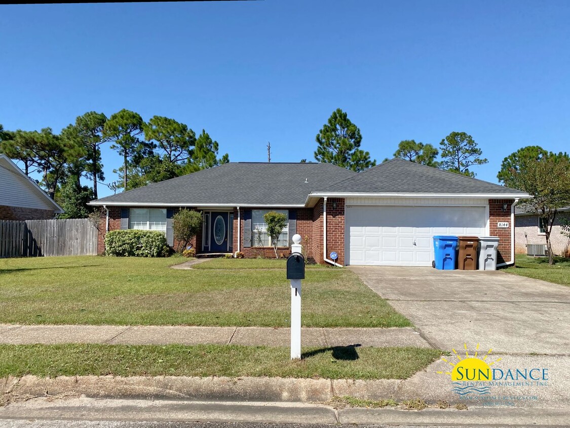 Foto principal - Beautiful 4 Bedroom Home in Navarre!