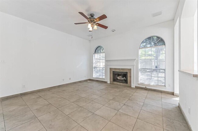 Foto del edificio - 15206 Evergreen Knoll Ln