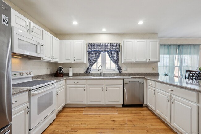 Building Photo - 45 Pocono Ln