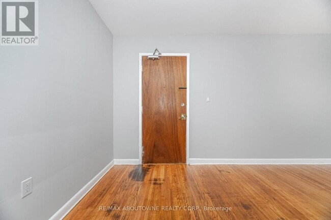 Building Photo - 2138-2138 Ghent Ave