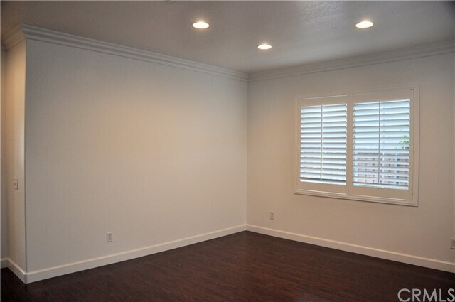Building Photo - 9638 Elmwood Dr