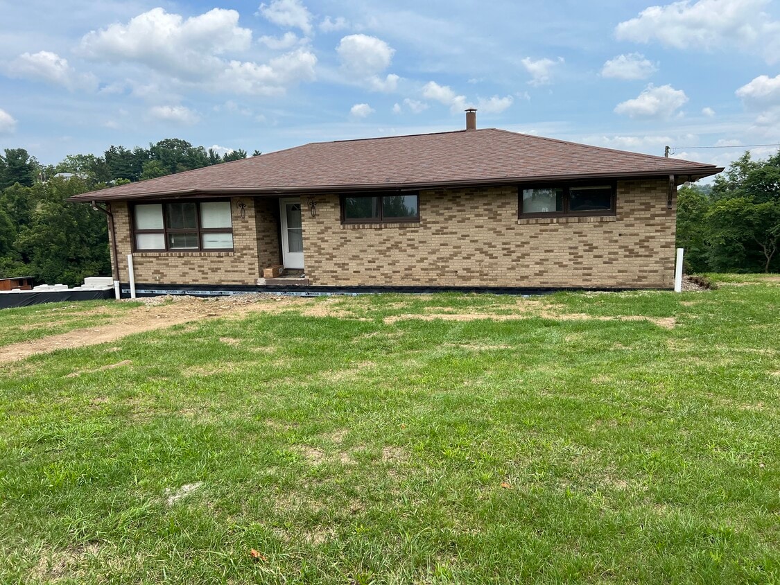 66165 N Moss Run Rd, Bellaire, OH 43906 House Rental in Bellaire, OH