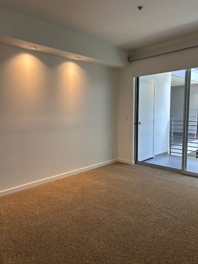 Interior Photo - 801 North