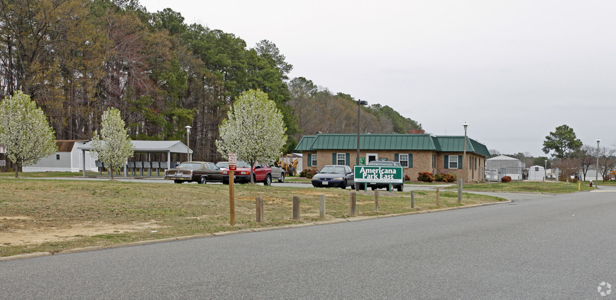 Building Photo - Americana Park East