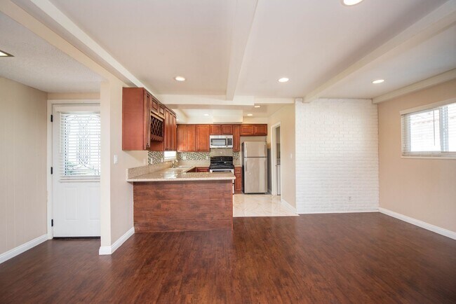 Foto del edificio - Single Family Stunner!