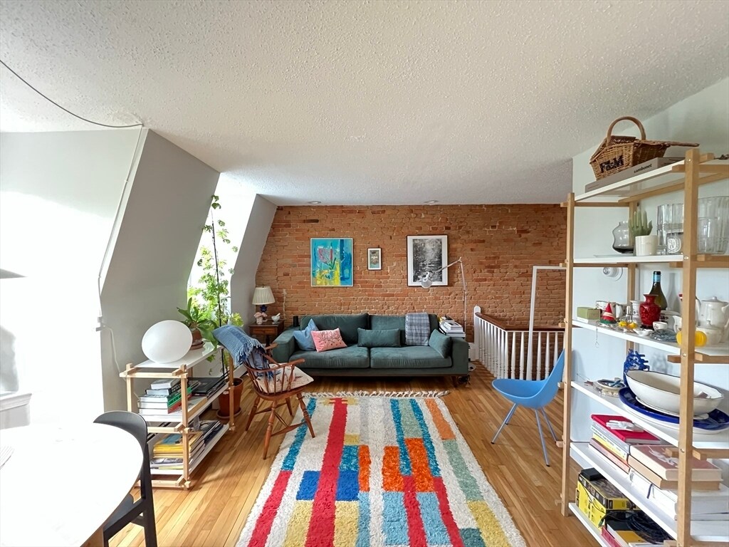 Primary Photo - 97 Appleton St