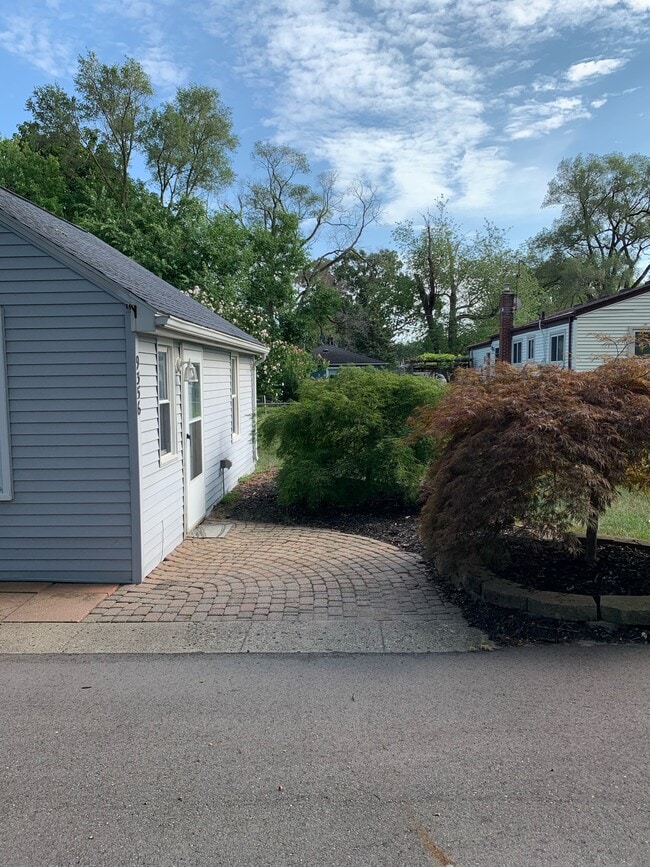 9356 Lamont St, Livonia, MI 48150 House Rental in Livonia, MI
