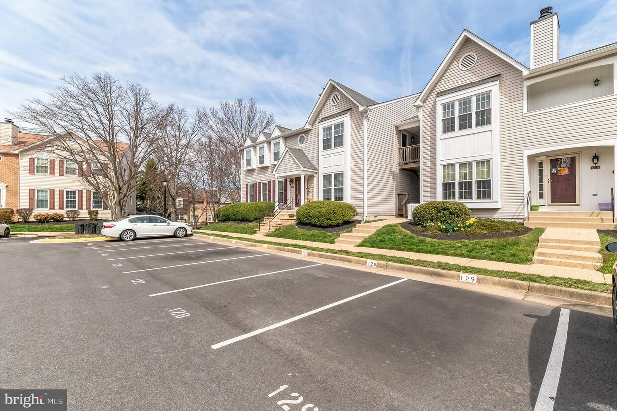 7703 Lexton Pl Unit 30, Springfield, VA 22152 Room for Rent in