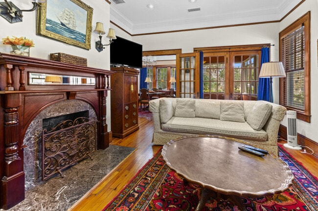 Building Photo - 305 NE 4 St