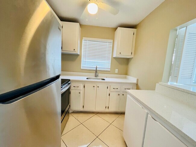 Building Photo - 376 Camden P