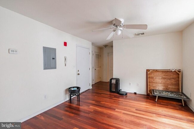 Building Photo - 4841 Walton Ave