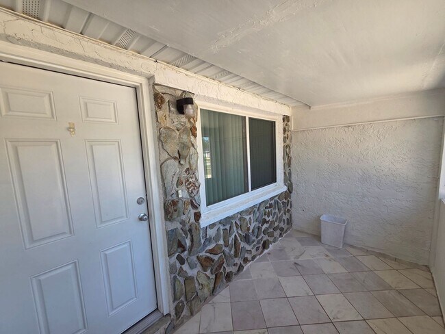 Building Photo - Cozy 3Bed/2Ba Unit, Conveniently Located N...