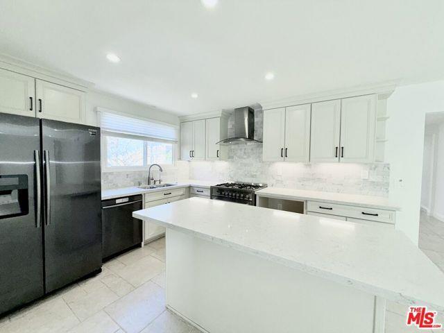 Foto del edificio - 23744 Hartland St