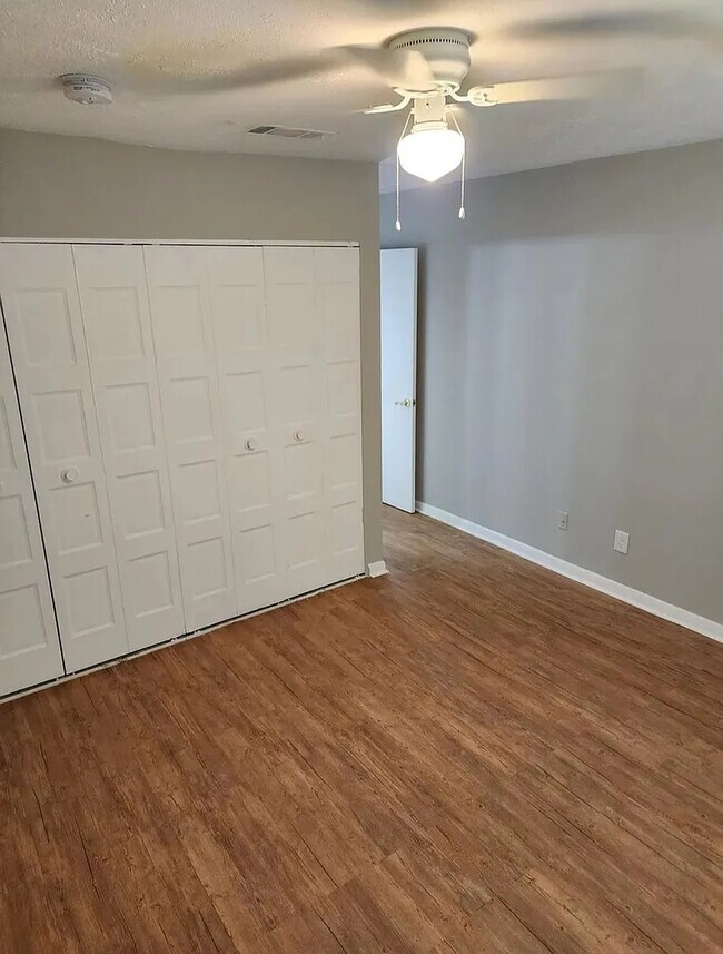 Building Photo - Room in Townhome on Governors Dr