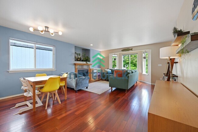 Building Photo - Discover Spacious Comfort: 4-Bedroom Gem with 2.5 Baths