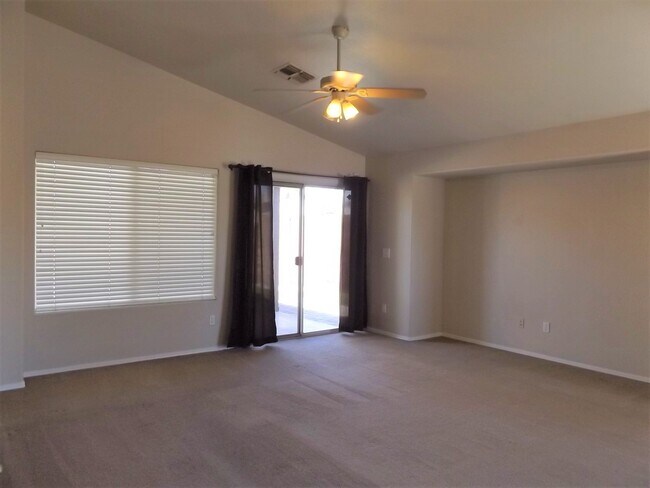 Foto del edificio - COMING SOON WITH A PRIVATE POOL IN GREAT GILBERT LOCATION!!!!