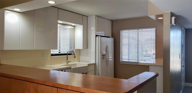 Foto del edificio - 331 Lakeview Dr