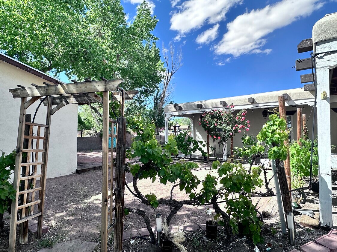 Primary Photo - 588 Applewood Rd