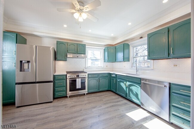 Foto del edificio - 395 Claremont Ave