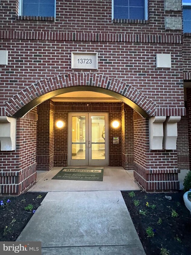 13723 Neil Armstrong Ave Unit 207, Herndon, VA 20171 Room for Rent in