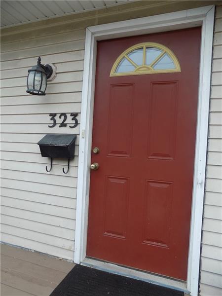 Foto del edificio - 323 Hunting Creek Rd