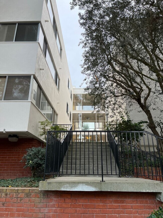 Foto del edificio - 5700 Ravenspur Dr