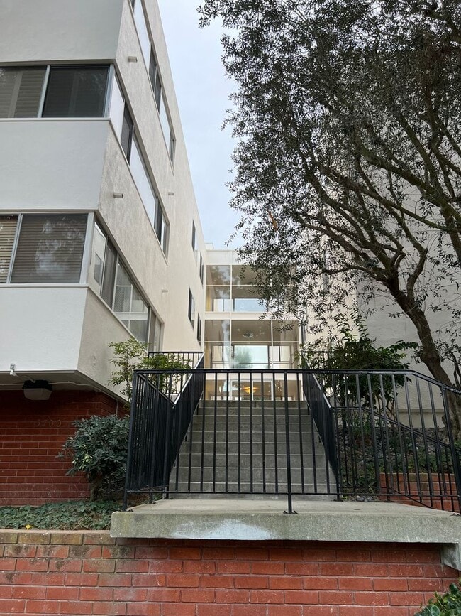 Building Photo - 5700 Ravenspur Dr