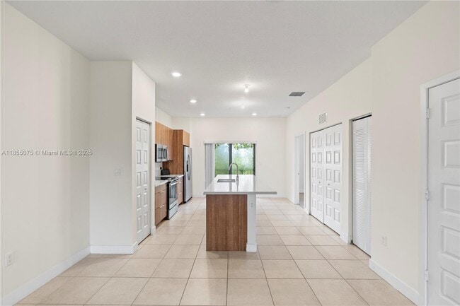 Building Photo - 7831 NW 104th Ave