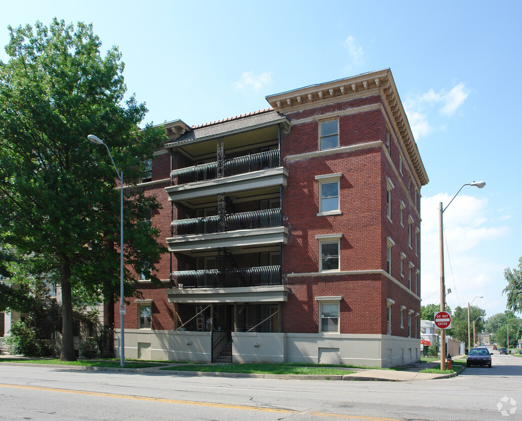 Primary Photo - 1114 E. Armour