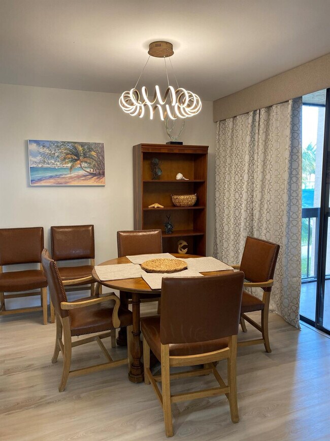 Foto del edificio - 955 Dotterel Rd