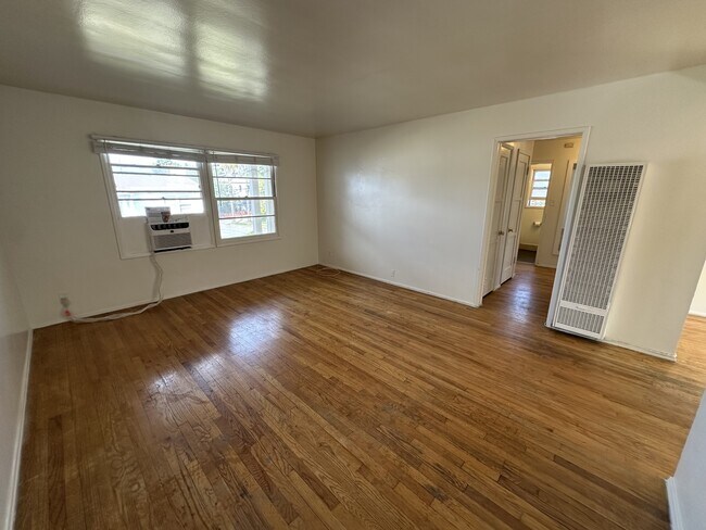 Foto del edificio - 2471 Silver Lake Blvd