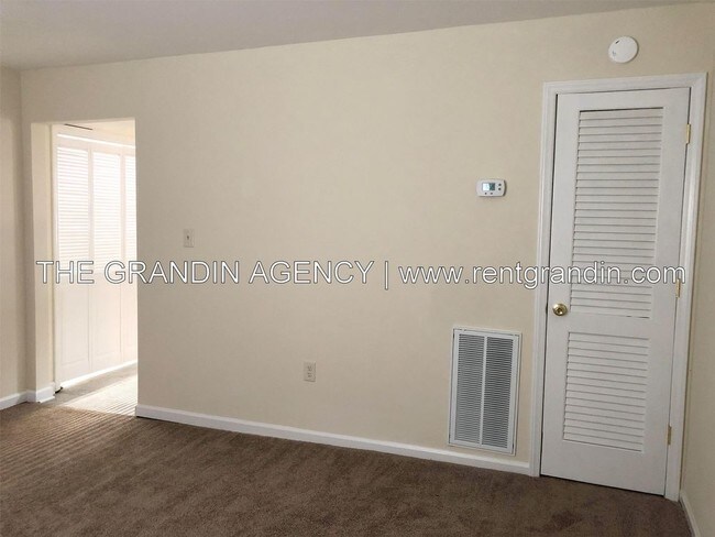 Building Photo - 526 Albemarle Avenue Southeast